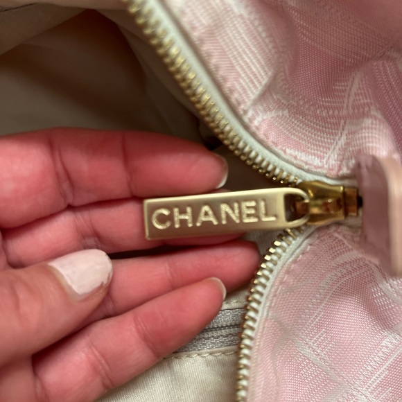 Chanel - Picture 3 of 8